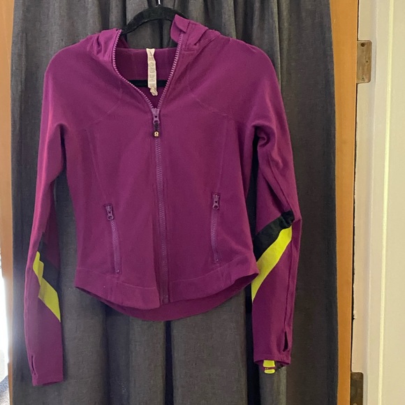 lululemon athletica Jackets & Blazers - LuluLemon hooded workout jacket, size 8.